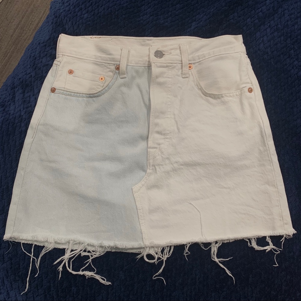 levi’s blue and white denim skirt size 25